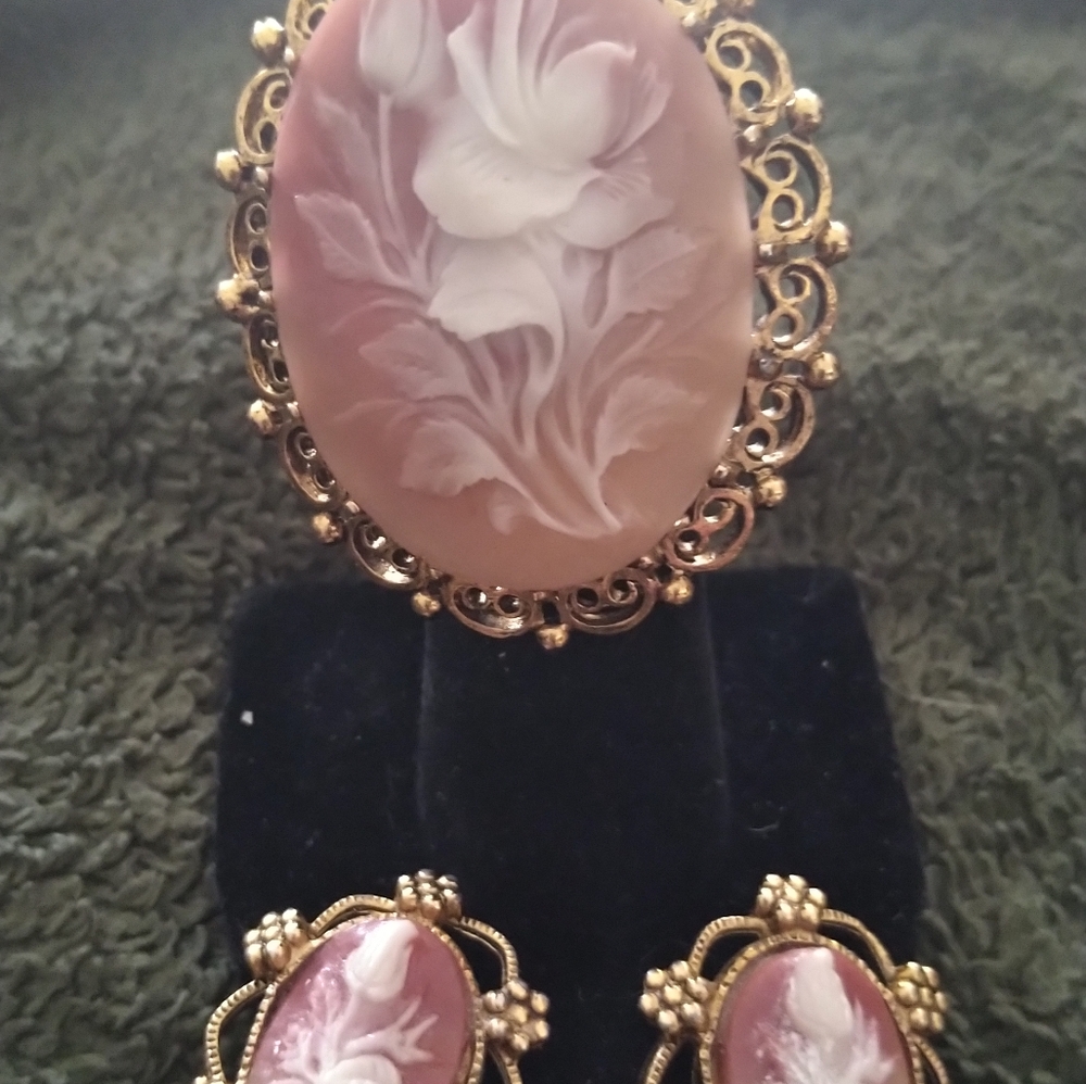 Pendant and clasp earrings